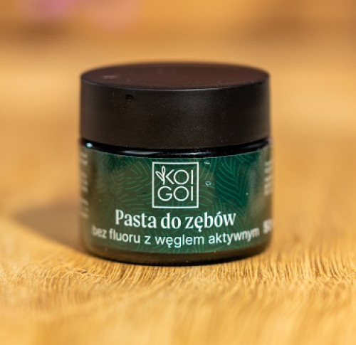 Pasta do zębów z węglem aktywnym